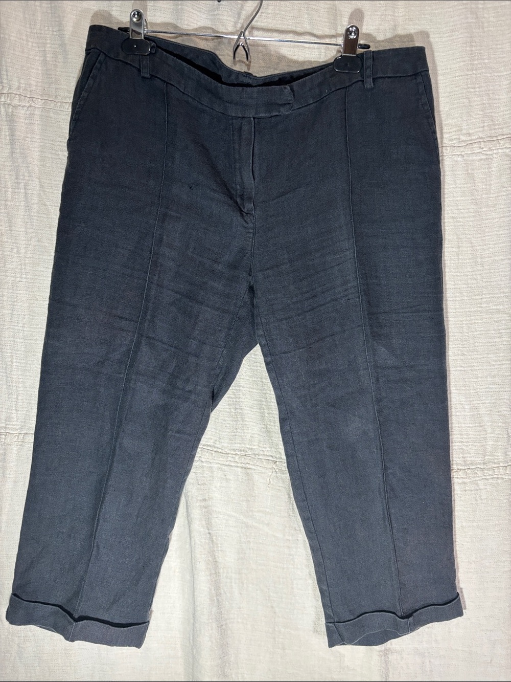 ZYGA Linen Women's Black Cropped Capris with Center Seam